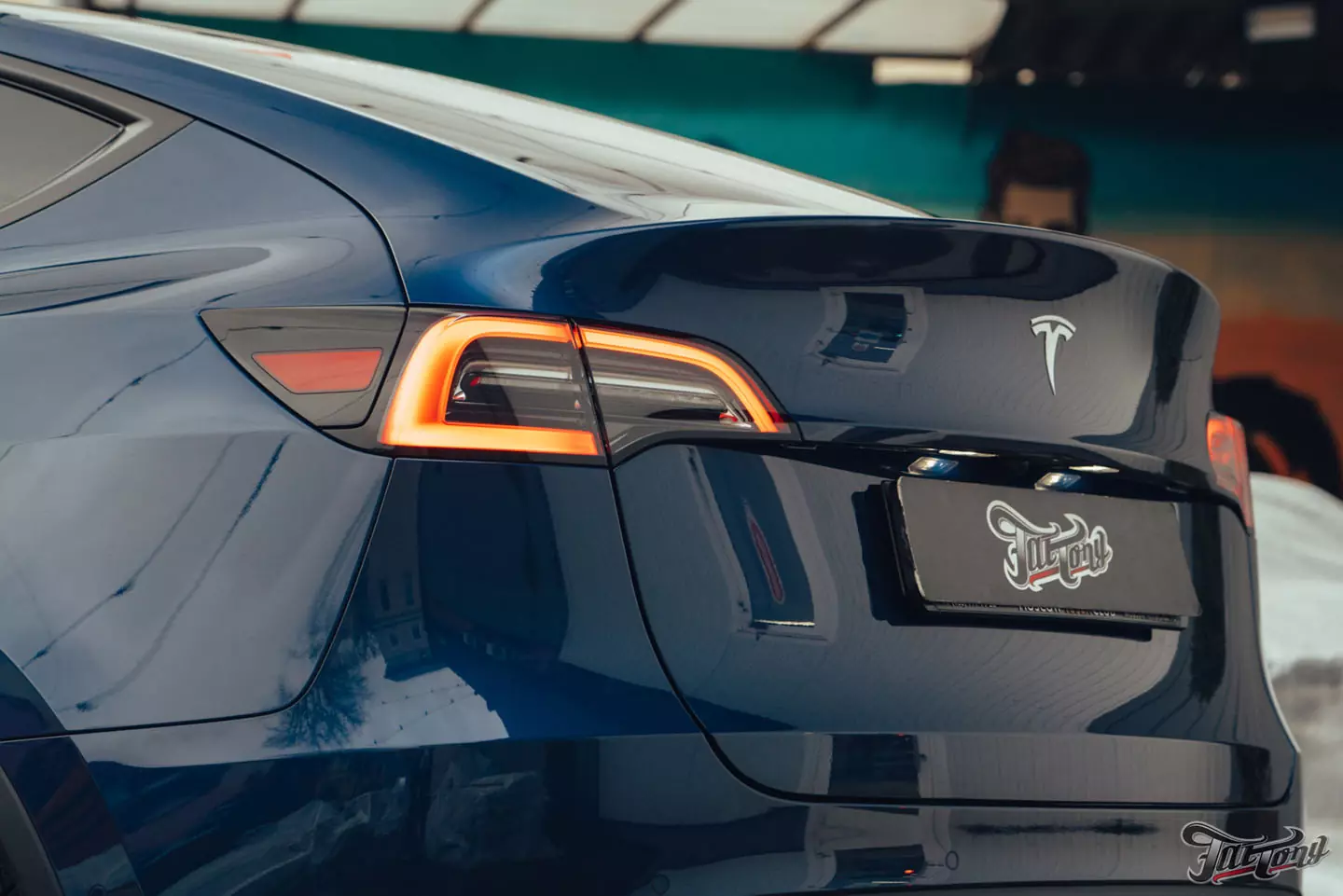 Оклеили Tesla Model Y в полиуретан